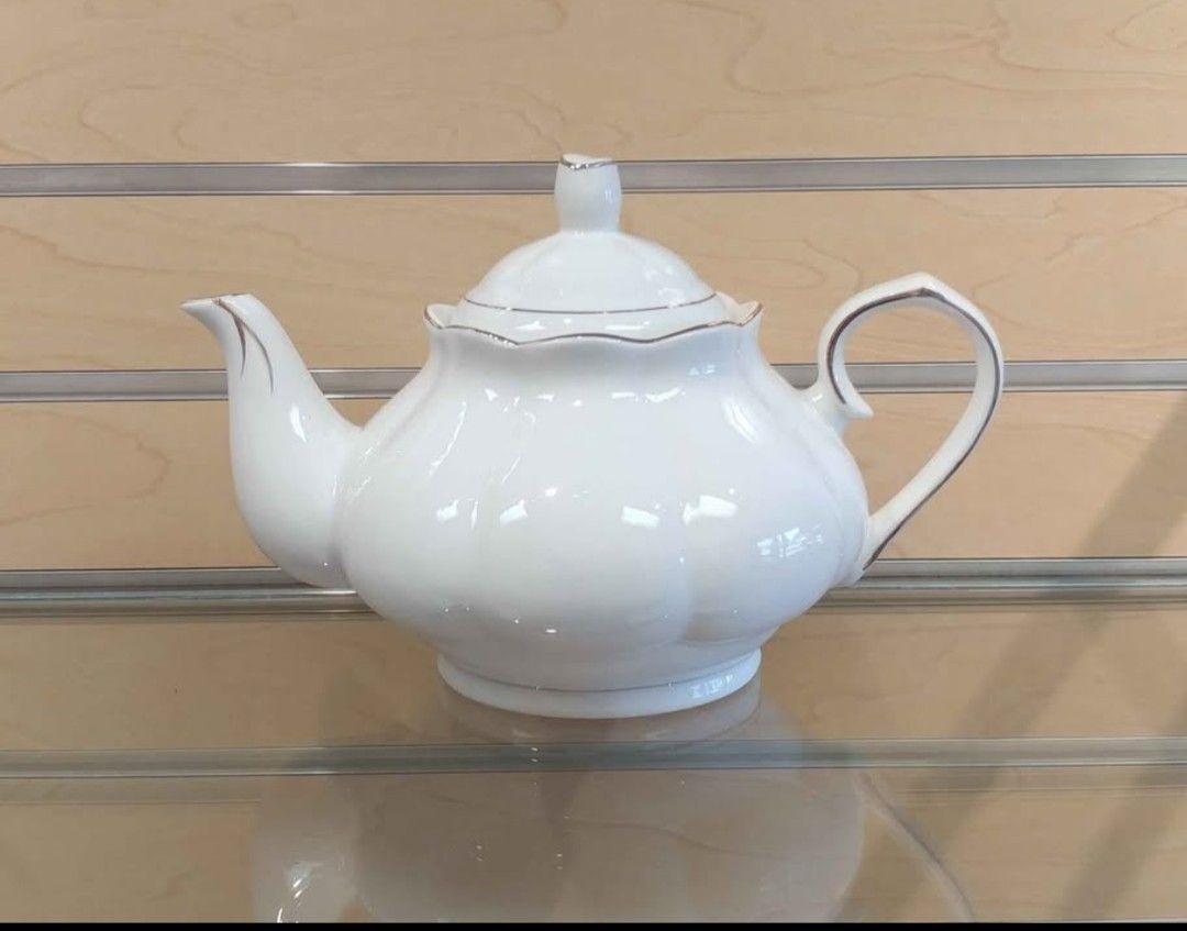 Porcelain Teapot _ 44 oz - $24.99 ( NEW ) white & gold