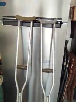 Crutches pair