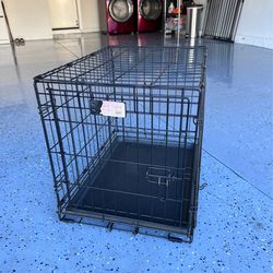 Small pet crate 22.5”L x 13.5”W x 16”H