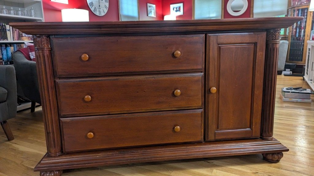 Free Changing Table