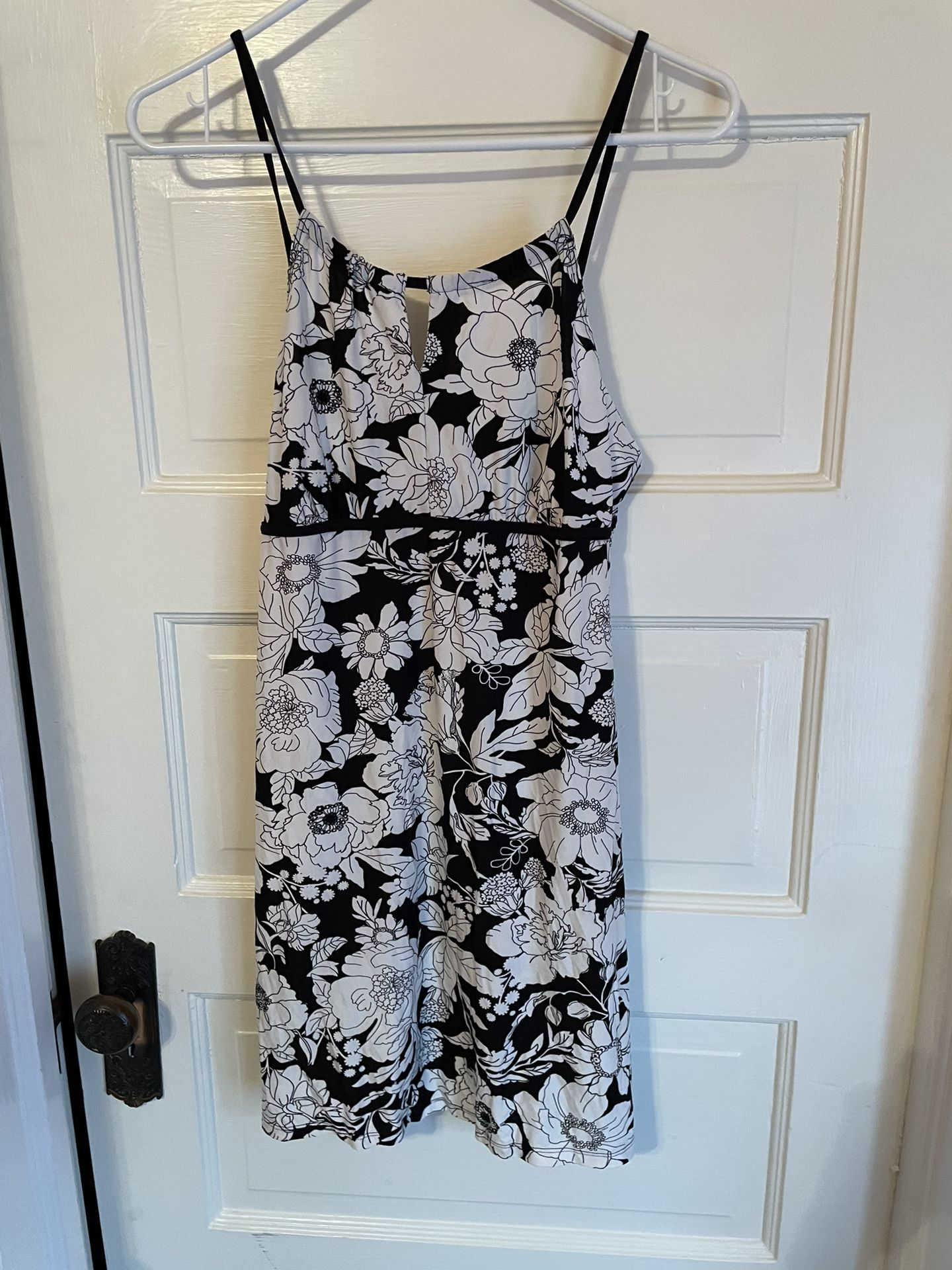 Gilligan & O’Malley black & white floral nightgown - medium euc