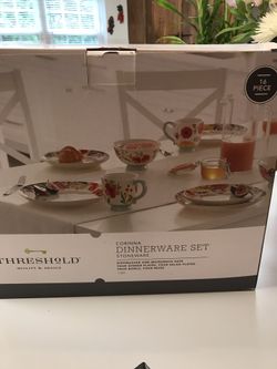 Dinnerware set