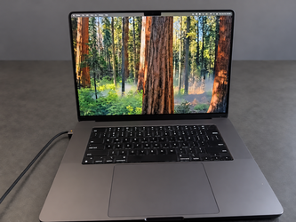 MacBook Pro 16-inch M3 Pro • 18GB / 512GB • 98% Battery