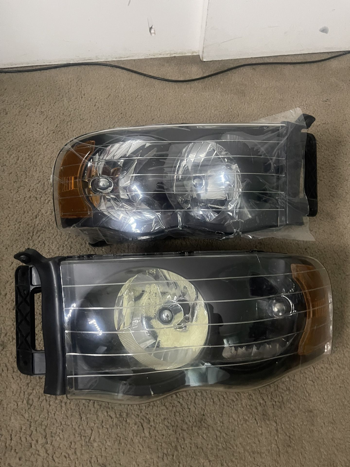 2002-2005 Dodge Ram 1500 headlights