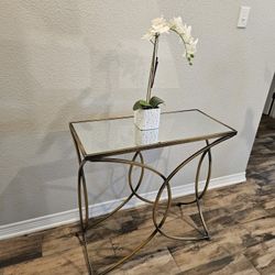 #Beautiful Small Entrance Table#Delivery Available 