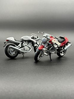 Voxan Cafe Racer V2 and Moto Guzzi V10 Motorbikes, 1:18 diecast models from Majorette and Maisto