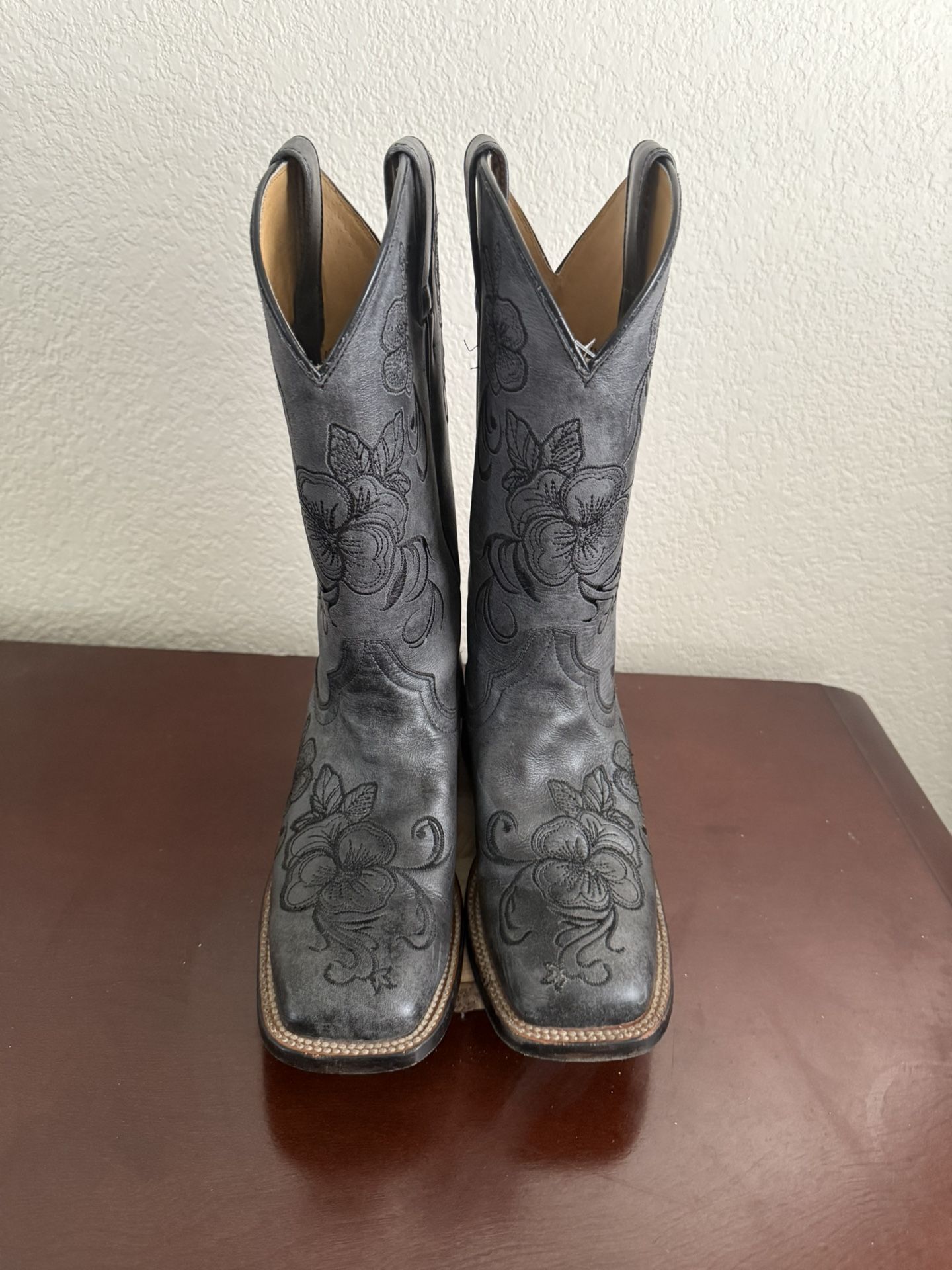 Black Shyanne Cowgirl Boots Size 7