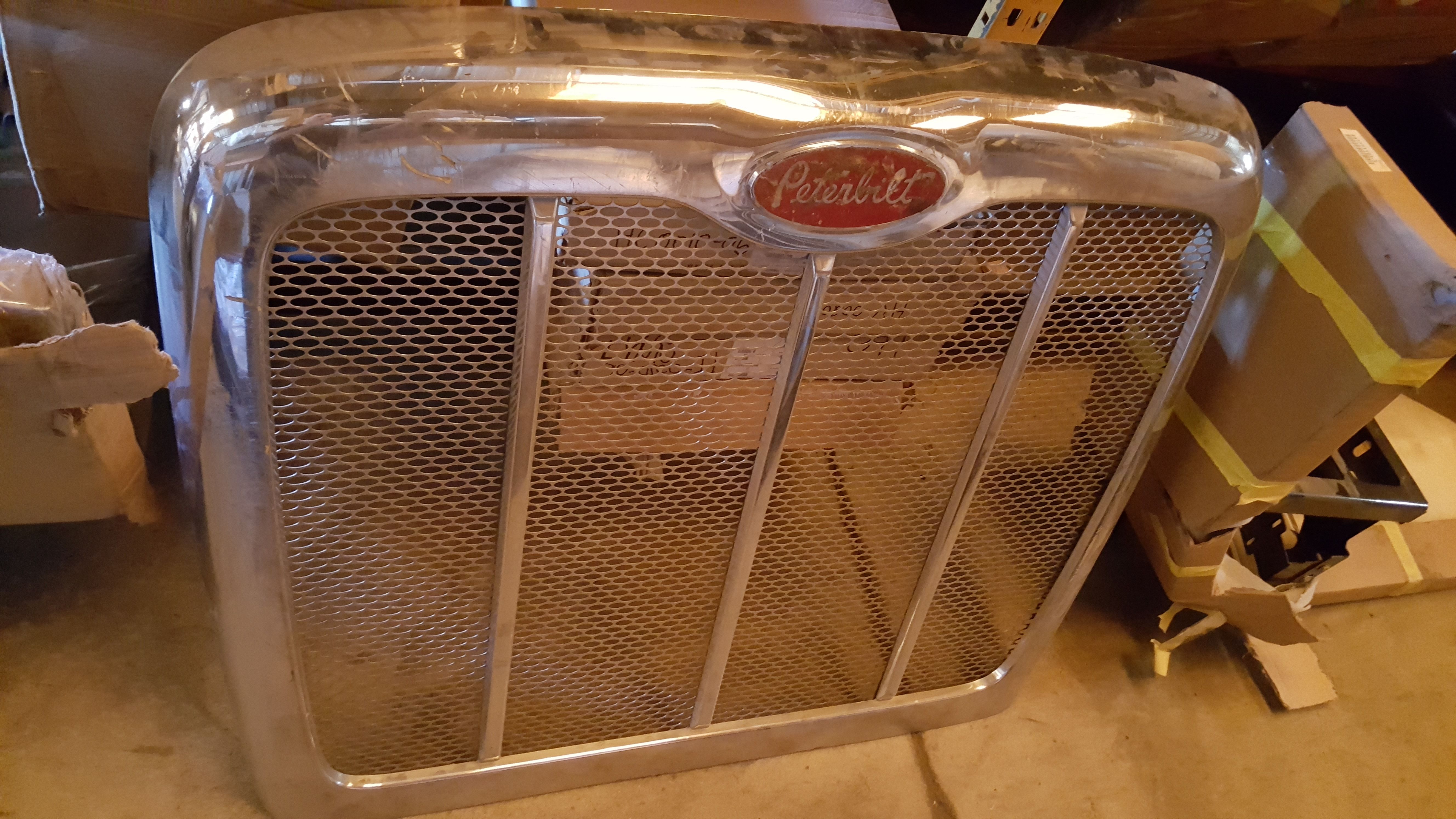 PETERBILT 386 COMPLETE GRILLE (SURROUND AND MESH) FOR SALE