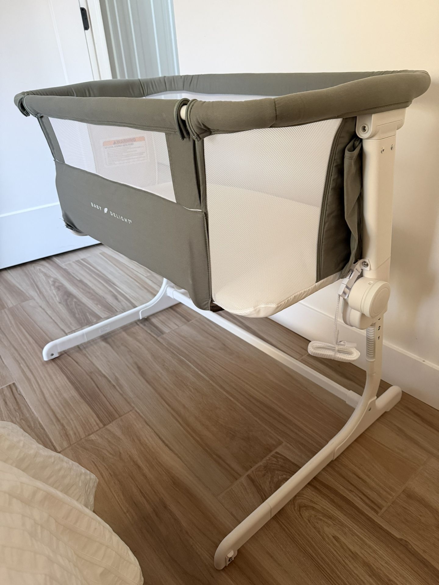 Baby Delight Beside Me Dreamer Bassinet