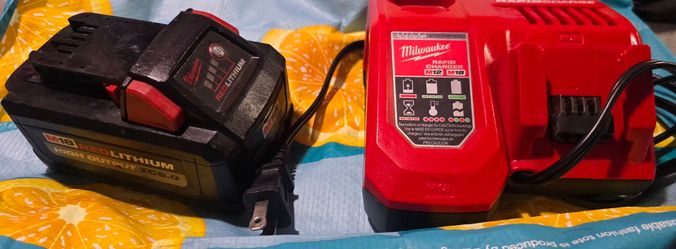 Milwaukee M18 HIGH OUTPUT 6.0 Ah Battery & Rapid Charger Bundle