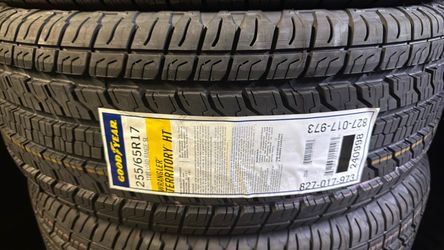 Goodyear Wrangler Territory HT 255/65R17 Tire