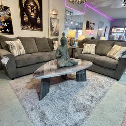 4th Of July Sale🇺🇸🇺🇸🇺🇸 Ashley Sofa & Loveseat On Incredible Discount! 