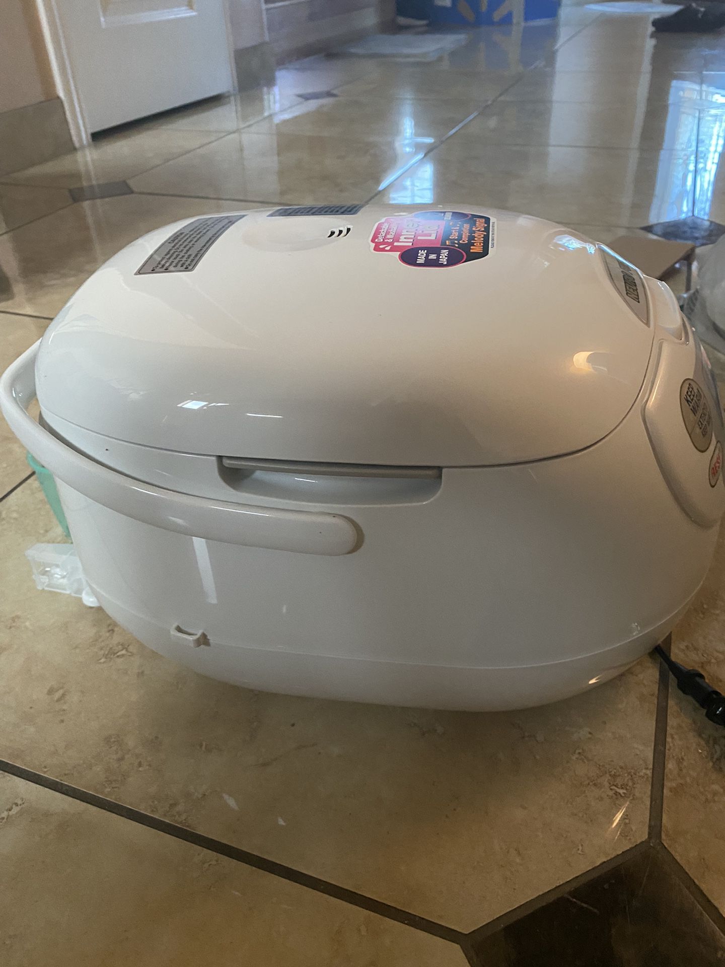 Zojirushi NS-ZCC18 Neuro Fuzzy Rice Cooker & Warmer, 10 Cup, Premium White,  Made in Japan for Sale in Philadelphia, PA - OfferUp