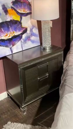Beautiful Glam Bedroom Set w/ Lighting