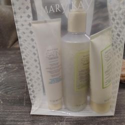 Mary Kay Satin Hands Set 