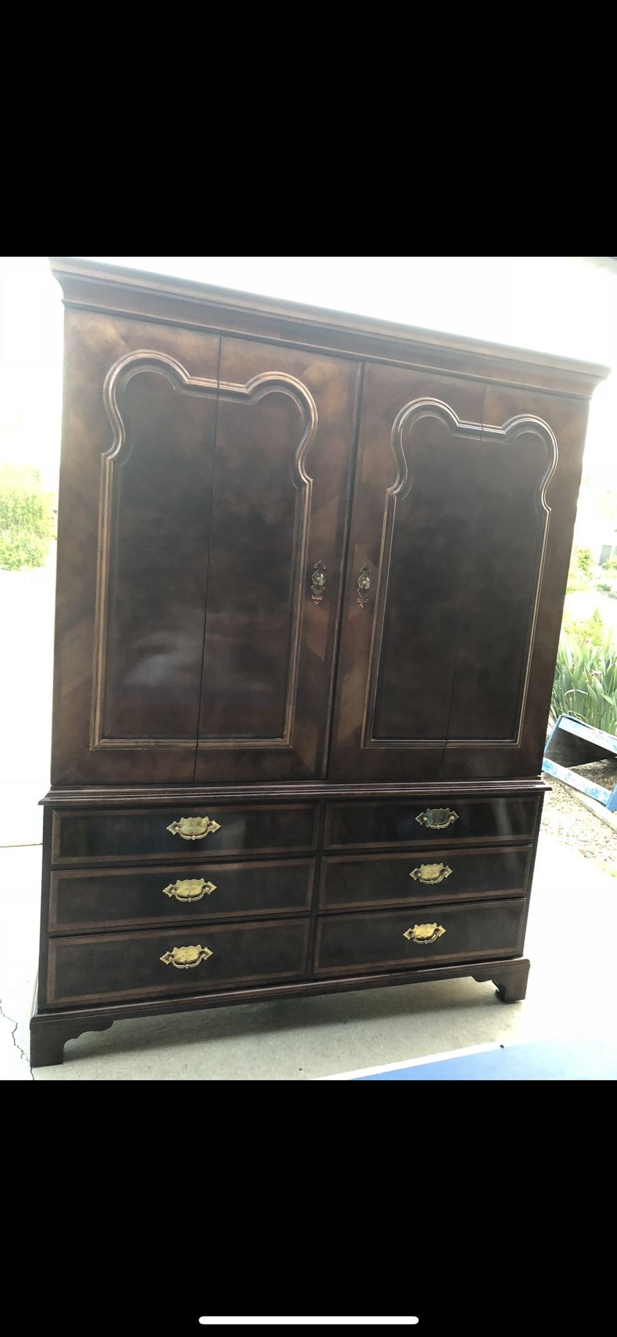 Armoire For sale! Excellent Condition. Aston court By Henredon