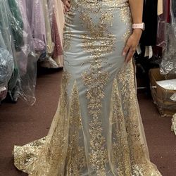 Long Formal Womens Dress SIZE 6 USED