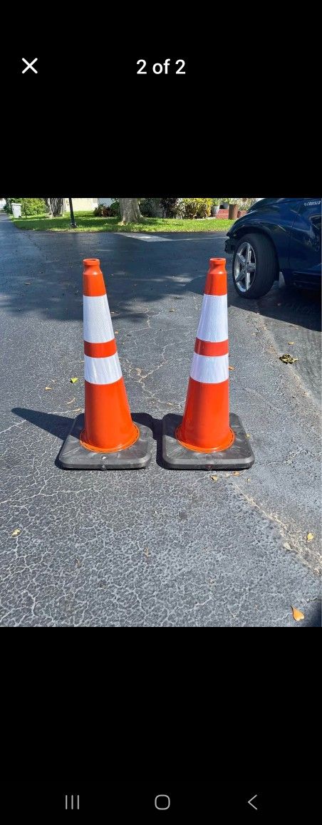 28 Inch Traffic Cones Heavy Duty