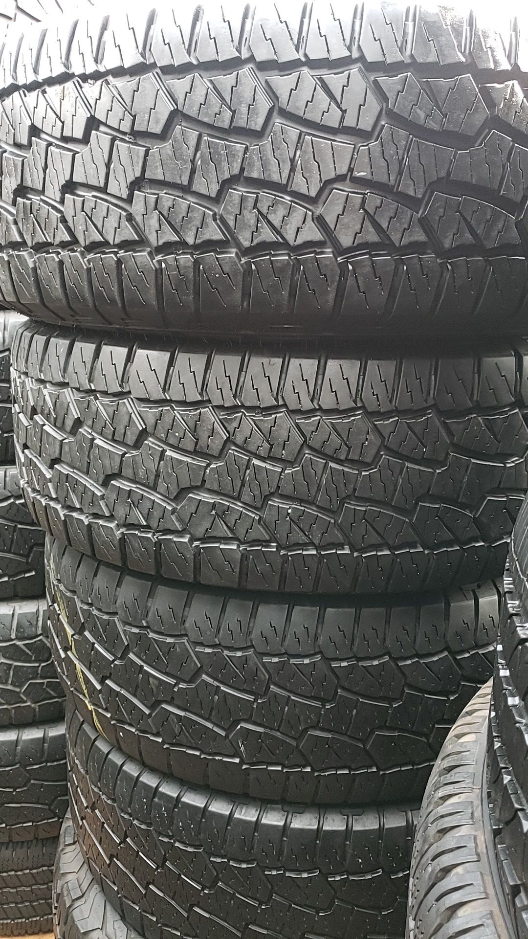 275 55 20 hankook tires muy buenas condiciones