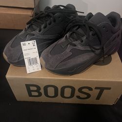 Adidas YEEZY BOOST 700 'UTILITY BLACK' 2023