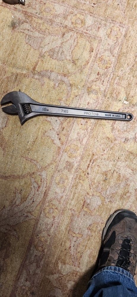 Adjustable Wrench 18 inch