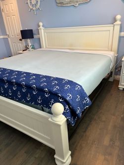 King size Wooden Bedframe - Headboard and Footboard