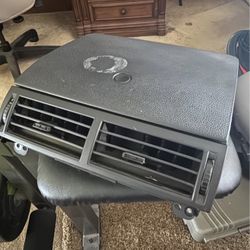 06-09 Ford Fusion dash storage