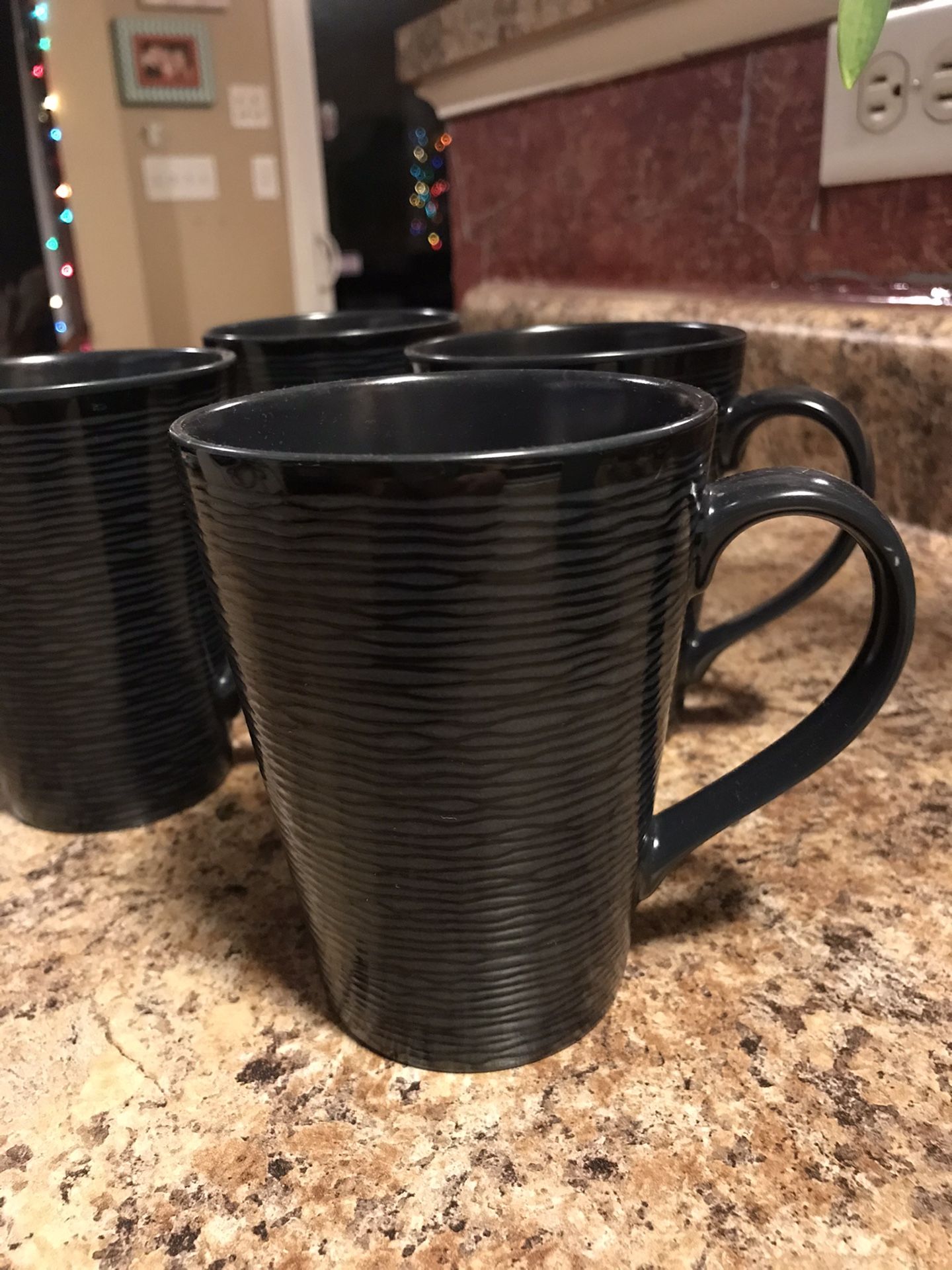4 black mugs