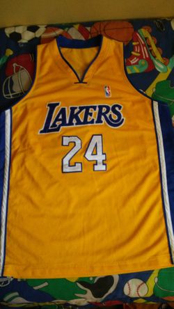 LAKERS JERSEY SIZE LARGE ADULT STITCHED
