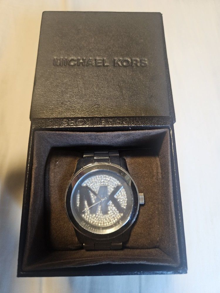 MICHAEL KORS RUNWAY CRYSTAL PAVE MK554