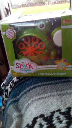 Frogy Bubble Machine