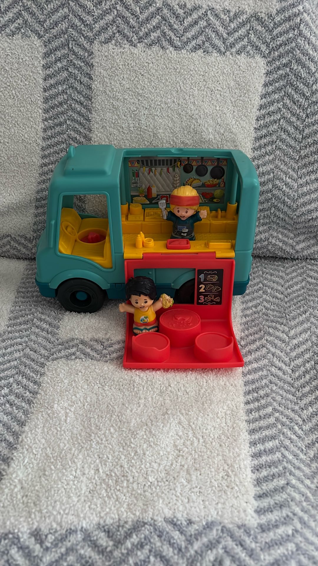 Fisher-Price Little People Serve It Up Food Truck Musical Toddler Toy Vehicle with 2 Figures
