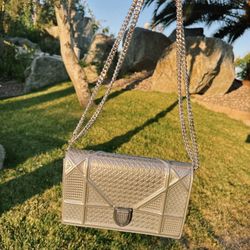 Dior Wallet On Chain cannage Embossed Calf skin silver