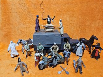 Rare 2007 Indiana Jones Action Figure + Vehicle & Accessory Bundle 