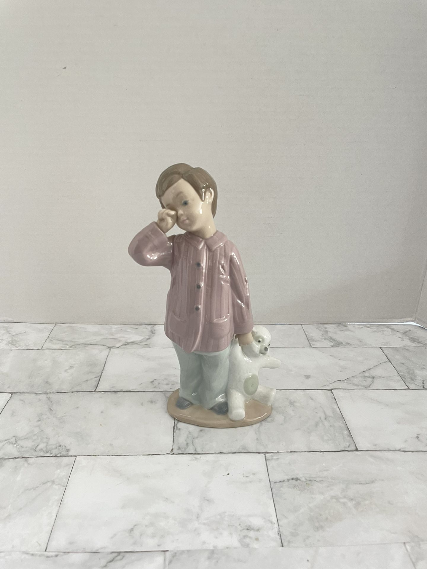 Nao / Lladro Porcelain Figurine 1139 Sleepy Head Boy with Teddy Bear