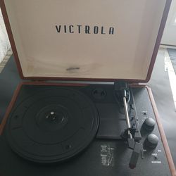 $50, Victrola Record Player In SuitcaseDesign, 10x13 1/2