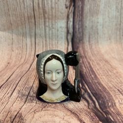 ANNE BOLEYN D.6651 ROYAL DOULTON
