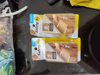 Safety 1st. Drawer/cabinet Latches