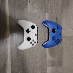 2 Xbox Controllers 