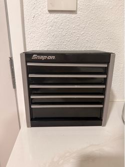 Snap-on miniature tool box (Model KMC922APB)