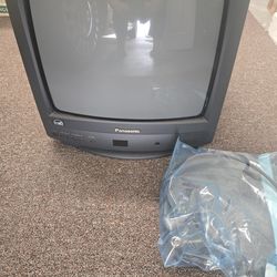 Panasonic CT-13R5B TV with remote