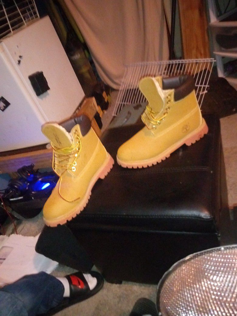 Brand New Brand New Suave Timberland Boots Size 7 Women's Shoes With Fur On The Inside Brand New Never Been Worn