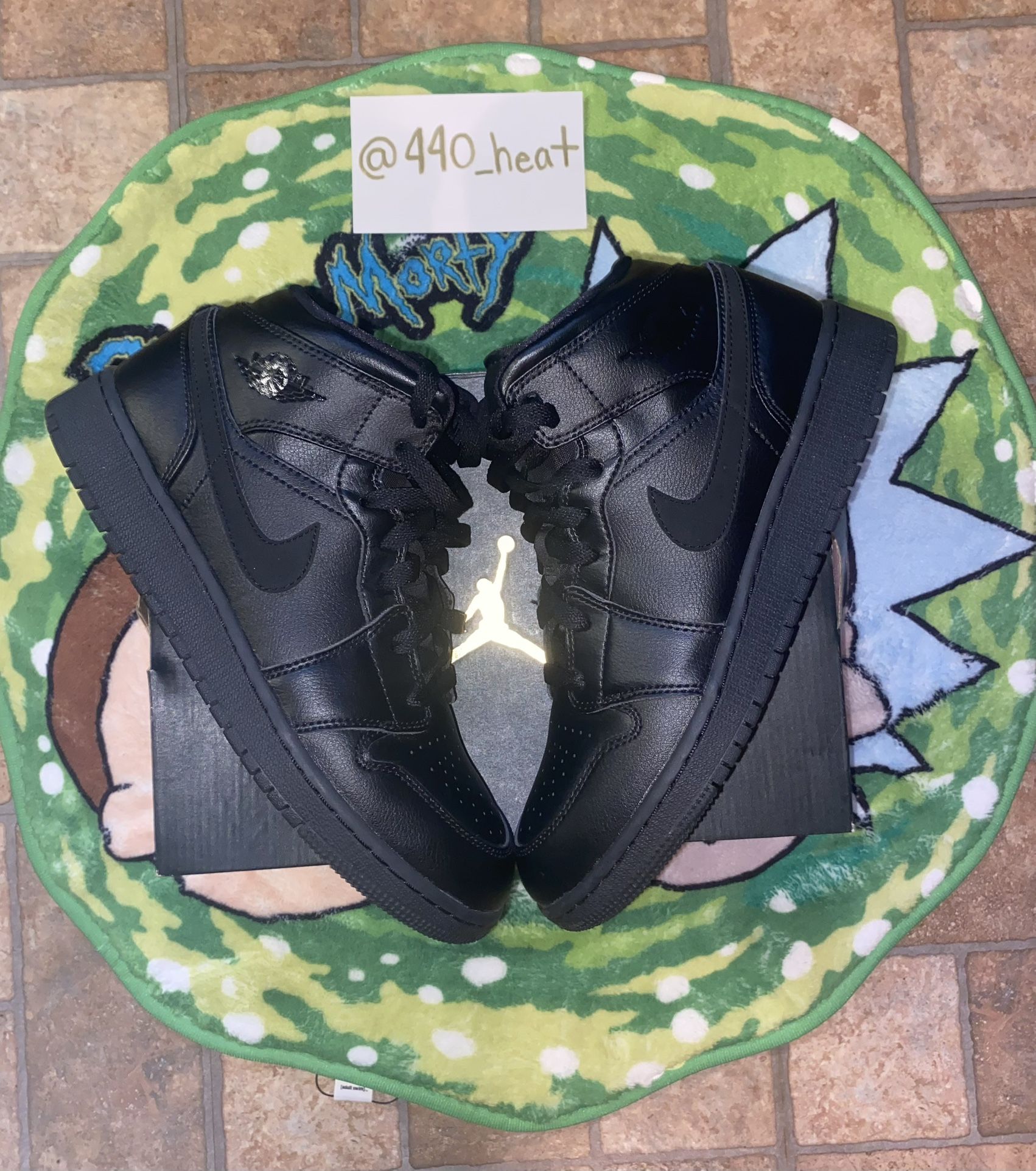 jordan 1 mid all black (size 6.5M| 7W)