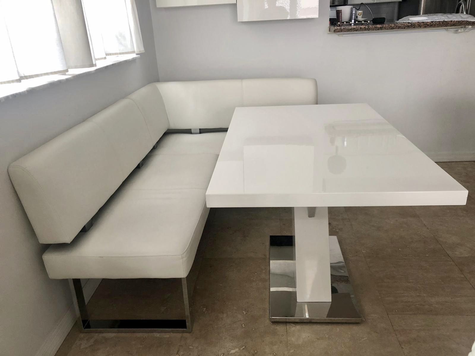 White furniture set