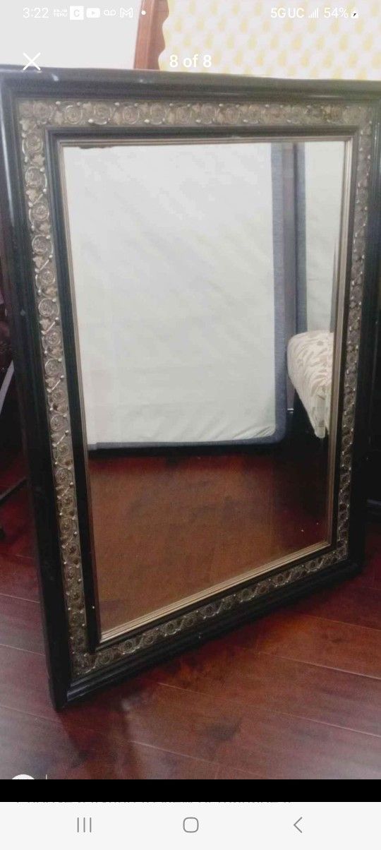 A Beautiful Antique Wall Mirror. 