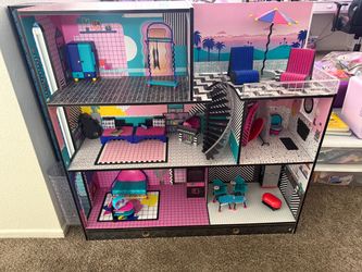 LOL dollhouse