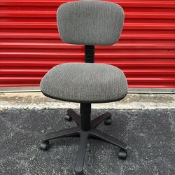 GREY OFFICE CHAIR