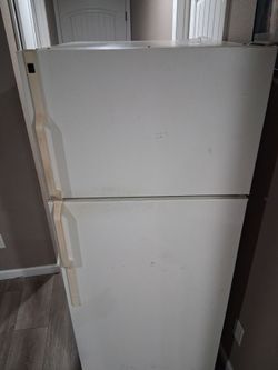 Hot point fridge !! FREE!!