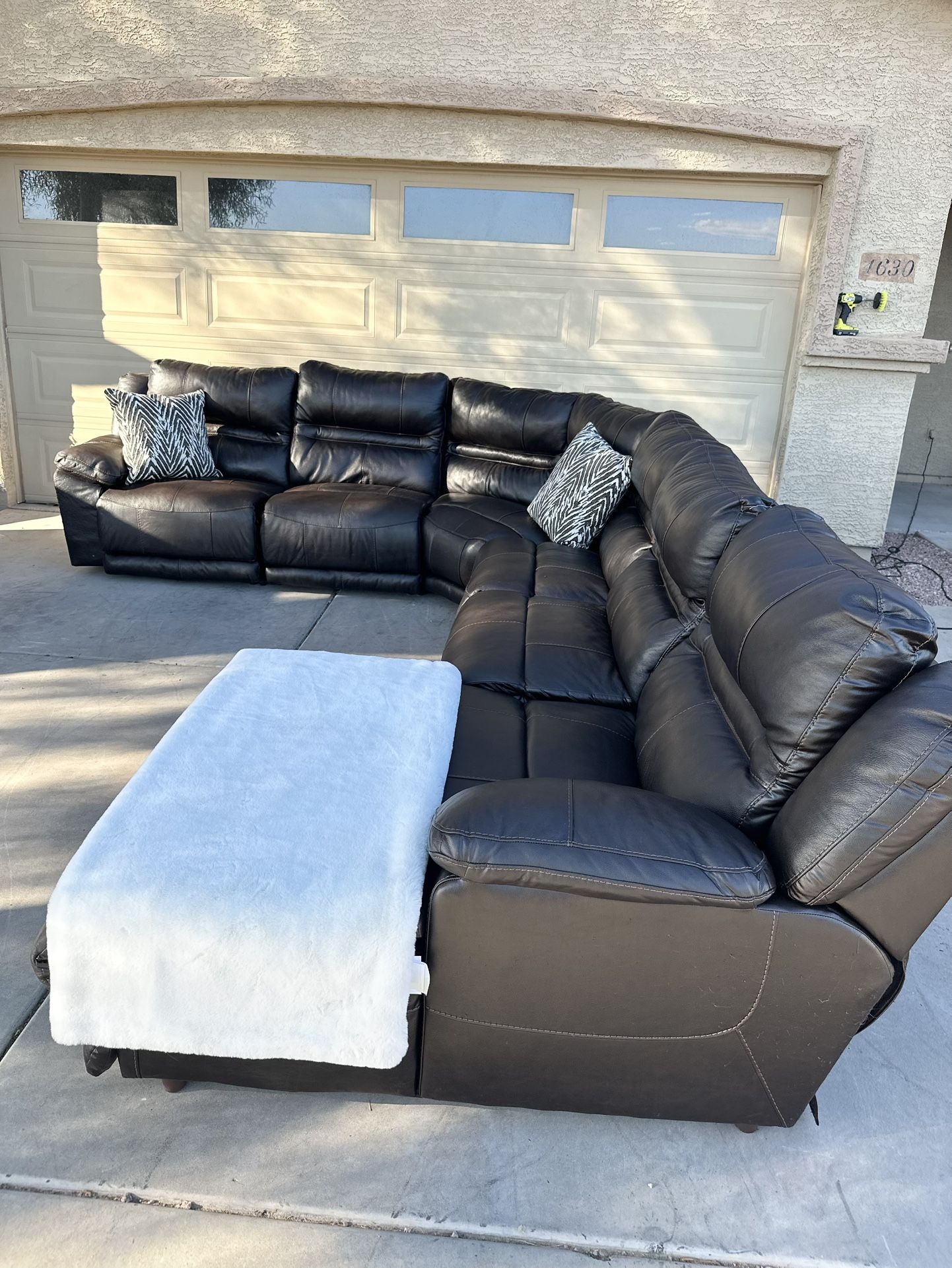 Great Condition Power Reclining Sectional-FREE DELIVERY 🚚