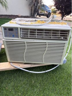 Window AC unit w/ remote